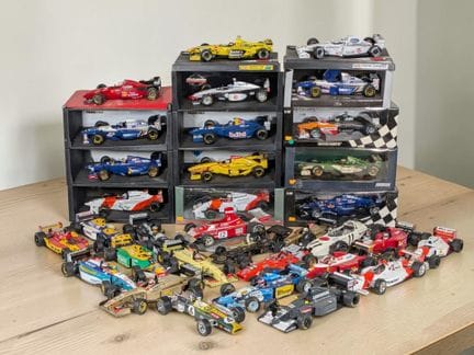 * Lot de 32 véhicules miniatures FORMULE 1 dont FE