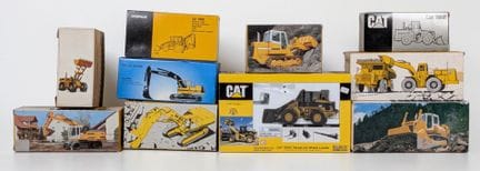 * OBRAS PÚBLICAS: Lote de 10 vehículos en miniatur