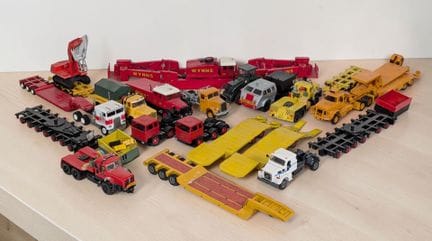 * Set di 11 veicoli in miniatura, scala HO 1:87
- 