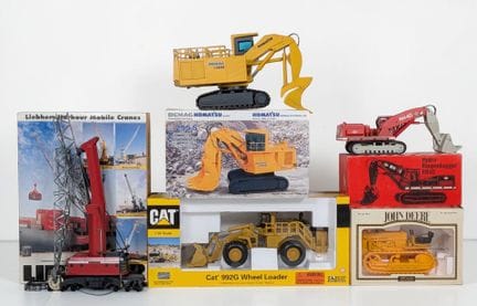 * OBRAS PÚBLICAS: Lote de 5 vehículos en miniatura