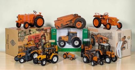 * LAVORI AGRICOLI: Set di 11 veicoli RENAULT in mi