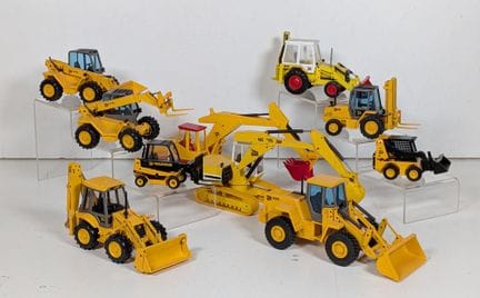 * OBRAS PÚBLICAS: Lote de 10 vehículos en miniatur
