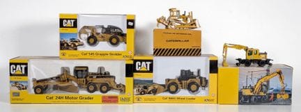 * OBRAS PÚBLICAS: Lote de 5 vehículos en miniatura