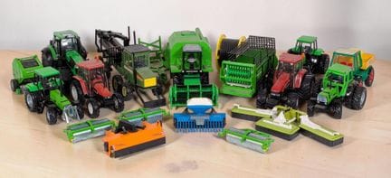 * TRAVAUX AGRICOLES : Lot de 10 véhicules miniatur
