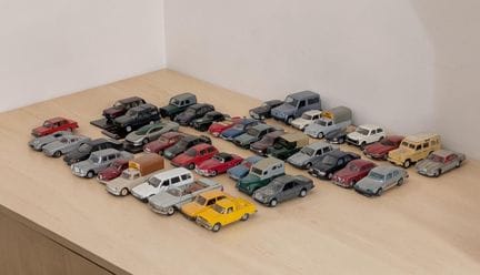 * Lot de 43 voitures miniatures, échelle 1:43, de 