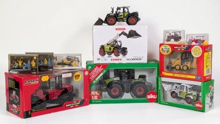 * MAQUINARIA AGRÍCOLA: Lote de 8 vehículos en mini