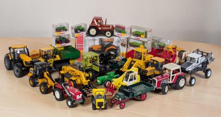 * TRAVAUX AGRICOLES : Lot de 29 véhicules miniatur