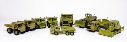 * OBRAS PÚBLICAS: Lote de 9 vehículos en miniatura