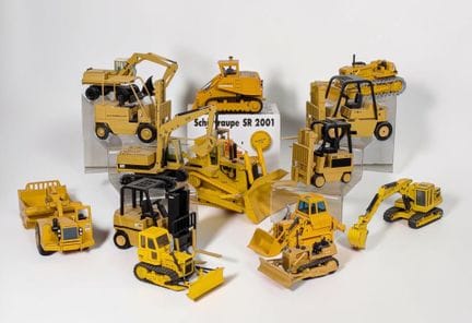 * OBRAS PÚBLICAS: Lote de 14 vehículos en miniatur