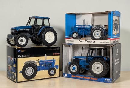 * LAVORI AGRICOLI: Set di 3 trattori in miniatura
