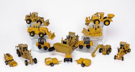 * OBRAS PÚBLICAS: Lote de 14 vehículos en miniatur