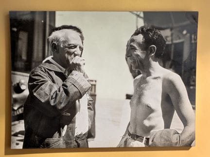 Pablo PICASSO en compagnie d'André VERDET, son ami