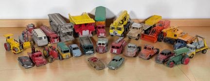 * Set di 28 modellini DINKY TOYS 
- BERLIET di pri