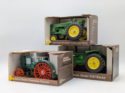 * MACCHINE AGRICOLE: Set di 3 trattori in miniatur