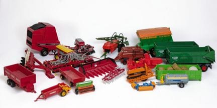 * MAQUINARIA AGRÍCOLA: Lote de unos 12 accesorios 