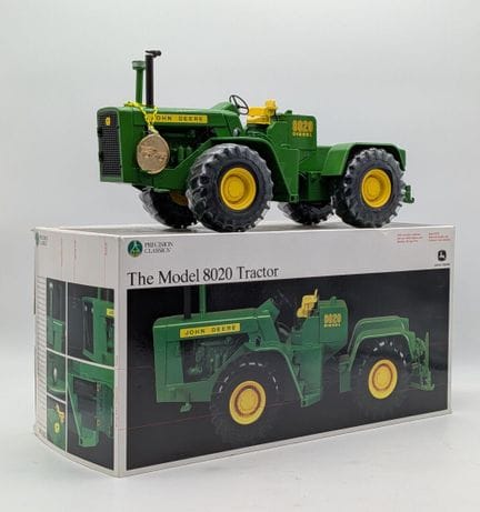 * MACCHINE AGRICOLE: 1 trattore in miniatura JOHN 