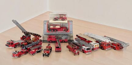 * Lot de 14 véhicules miniatures POMPIERS
- grande