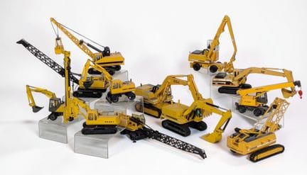 * OBRAS PÚBLICAS: Lote de 12 vehículos en miniatur