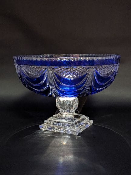 Grande coupe sur piédouche en cristal doublé à déc