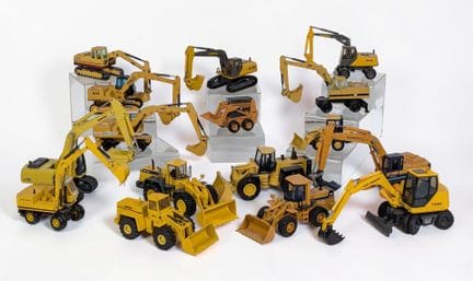 * OBRAS PÚBLICAS: Lote de 15 vehículos en miniatur