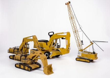* OBRAS PÚBLICAS: Lote de 4 vehículos en miniatura