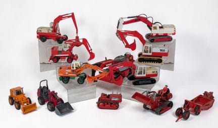 * OBRAS PÚBLICAS: Lote de 11 vehículos en miniatur