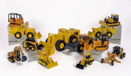 * OBRAS PÚBLICAS: Lote de 12 vehículos en miniatur
