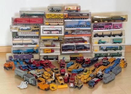 * Set di 47 modellini di veicoli, scala HO 1:87 
-
