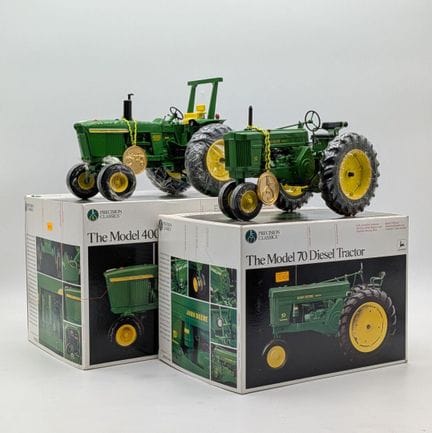 * MAQUINARIA AGRÍCOLA: Lote de 2 tractores en mini