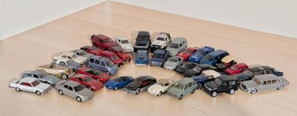 * Lot de 36 voitures miniatures, échelle 1:43
- MA