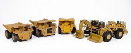 * OBRAS PÚBLICAS: Lote de 5 vehículos en miniatura
