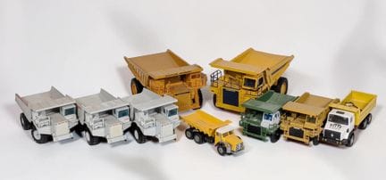 * OBRAS PÚBLICAS: Lote de 9 vehículos en miniatura