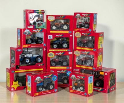 * LAVORI AGRICOLI: Set di 14 veicoli in miniatura 