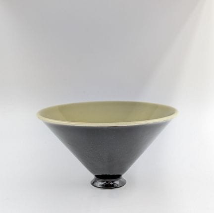 SEVRES. Ciotolina di forma conica, del tipo detto 
