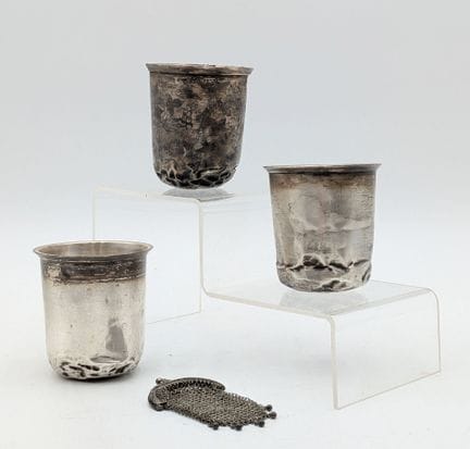 Réunion de 3 timbales (enfoncements et accidents) 