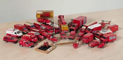 * Lot de 29 véhicules miniatures POMPIERS
- 2 héli