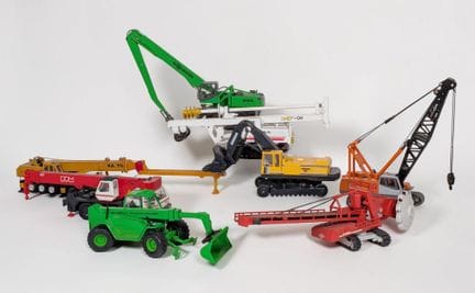 * OBRAS PÚBLICAS: Lote de 8 vehículos en miniatura