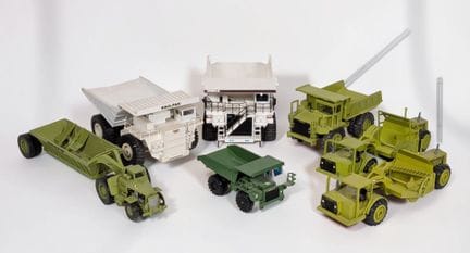 * OBRAS PÚBLICAS: Lote de 7 vehículos en miniatura