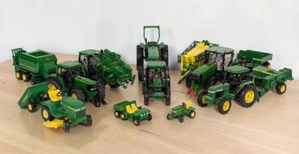 * TRABAJOS AGRÍCOLAS: Lote de 12 piezas en miniatu
