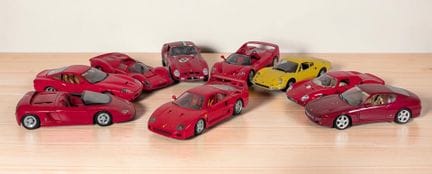 * Lot de 9 voitures miniatures, échelle 1:18
- FER