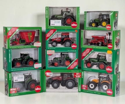 * LAVORI AGRICOLI: Set di 11 veicoli in miniatura 