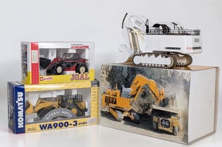 * OBRAS PÚBLICAS: Lote de 3 vehículos en miniatura