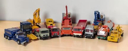 * Set di 10 modellini di veicoli, scala HO 1:87
- 