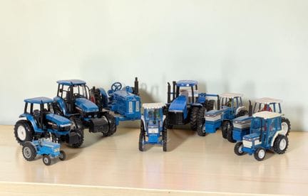 * TRAVAUX AGRICOLES : Lot de 9 tracteurs miniature