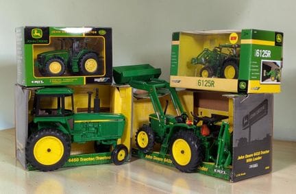 * LAVORI AGRICOLI: Set di 4 trattori in miniatura 