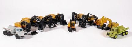 * OBRAS PÚBLICAS: Lote de 11 vehículos en miniatur