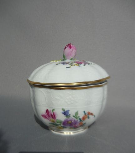 Potschappel Dresden. Lidded jar with painting. Fir