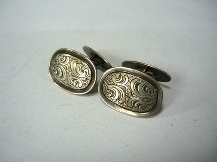 Par de botones de manga grabados. Plata de ley 835