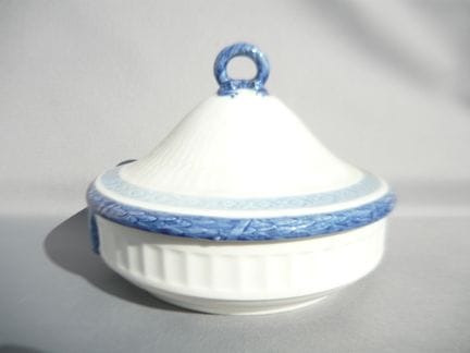 Royal Copenhagen Fan Blue. Large bowl with lid. Fi