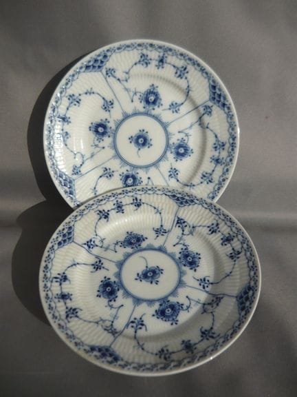 Royal Copenhagen Musselmalet Half-Point. 3 flat pl